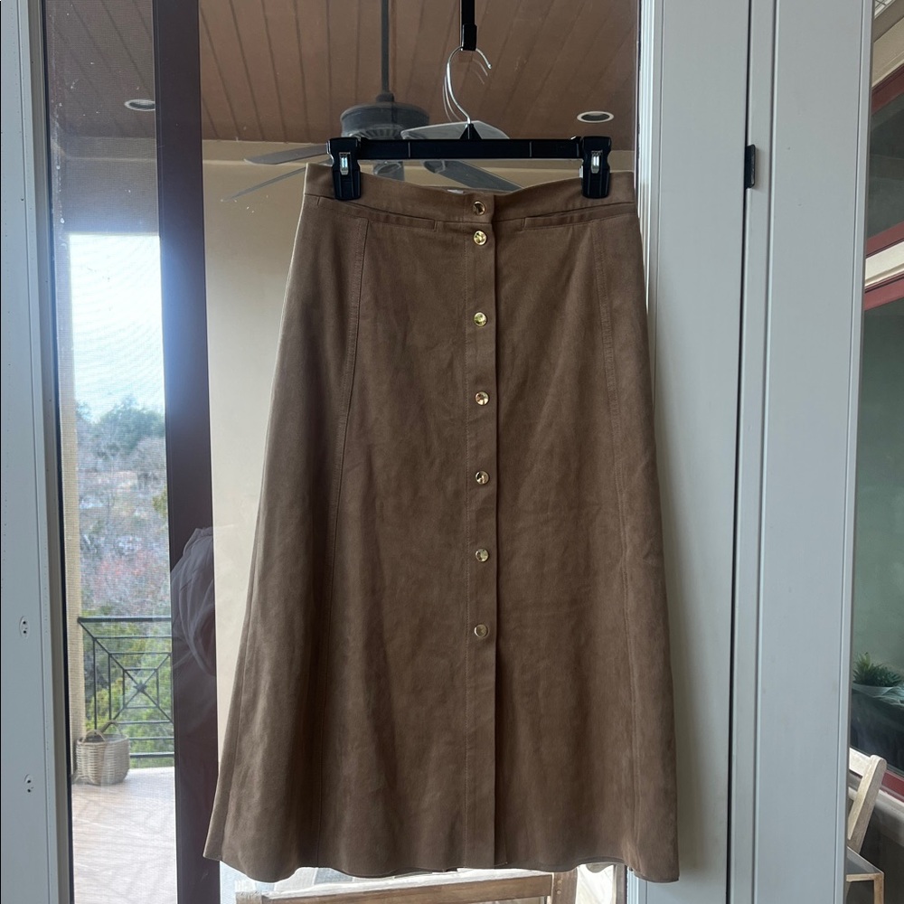 ARITZIA WILFRED GAUDIN MIDI FAUX SUEDE SKIRT FRONT BUTTON IN CAMEL SIZE 8